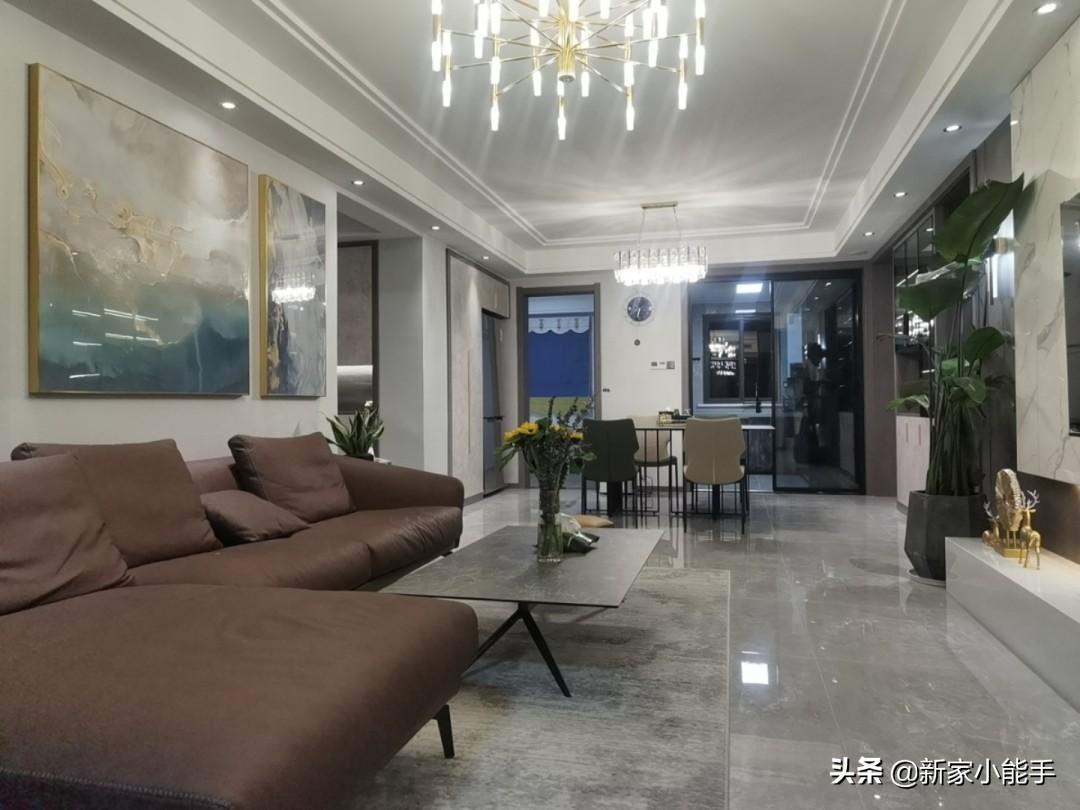 133平新房，裝修花了42萬，全屋輕奢又大氣，一家人幸福入住