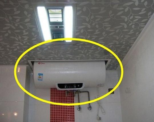 衛生間裝吊頂，再裝電熱水器太壓抑了？學學這方法，美觀還省空間